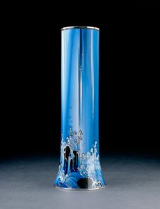 Cylindrisk vase med vandfald, Meiji-æra, 1915 (cloisonne-emalje)
